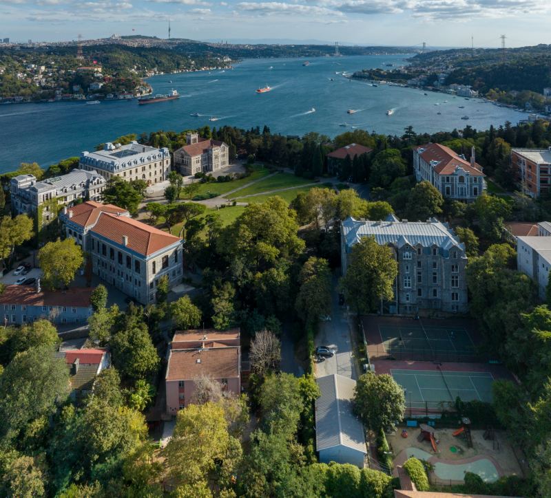 Boğaziçi Üniversitesi Güney Kampüs ve İstanbul Boğazı'nın havadan görünümü